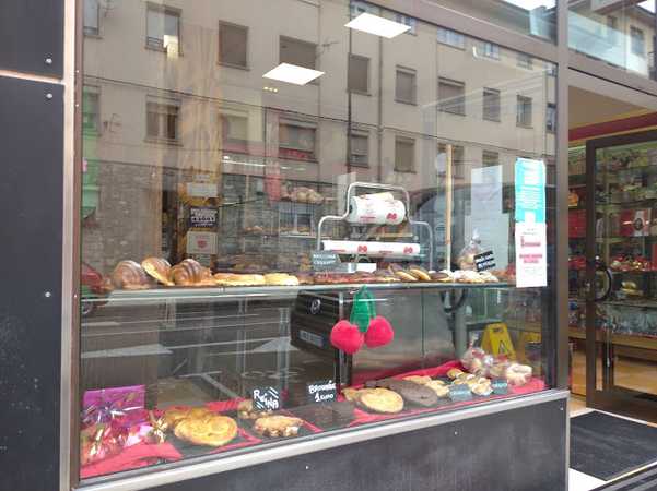 Fotografia tomada fuera de Panadería Confitería Guindas - Panadería en Oviedo, Asturias