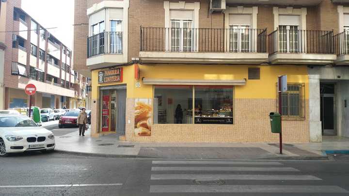 Fotografia tomada fuera de Panaderia Confiteria La Mancha - Panadería en Albacete, Albacete