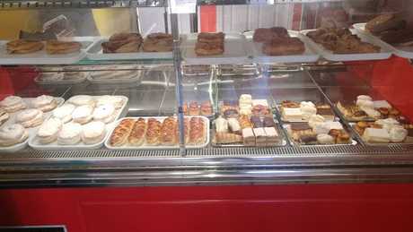 Fotografia tomada fuera de Panaderia Croissanteria Moni - Panadería en Gabia Grande, Granada