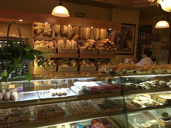 Fotografia tomada fuera de Panadería Croissanteria San Francisco - Panadería en Puente Genil, Córdoba