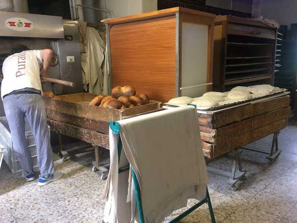 Fotografia tomada fuera de Panaderia de La peña - Panadería en La Peña Estación, Huesca