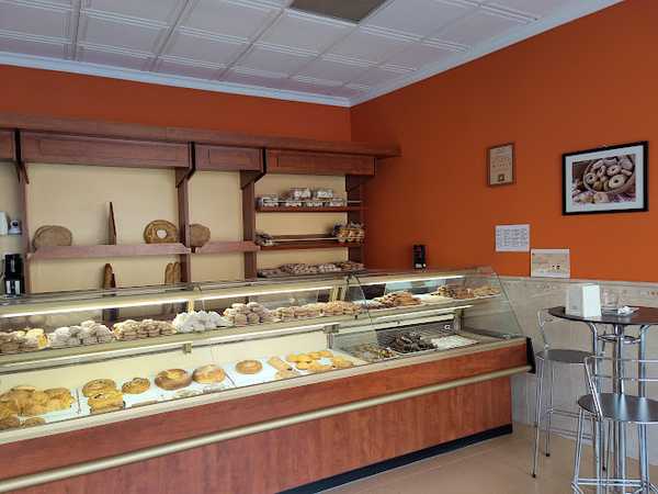 Fotografia tomada fuera de Panadería de Leña Ángeles - Panadería en Riópar, Albacete