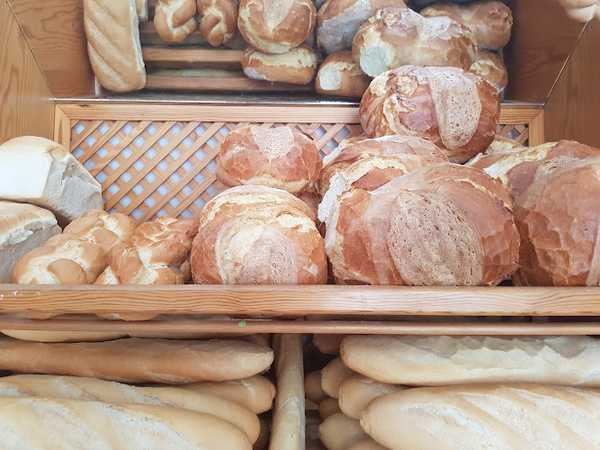 Fotografia tomada fuera de Panadería del Abuelo. - Panadería en Las Pedroñeras, Cuenca