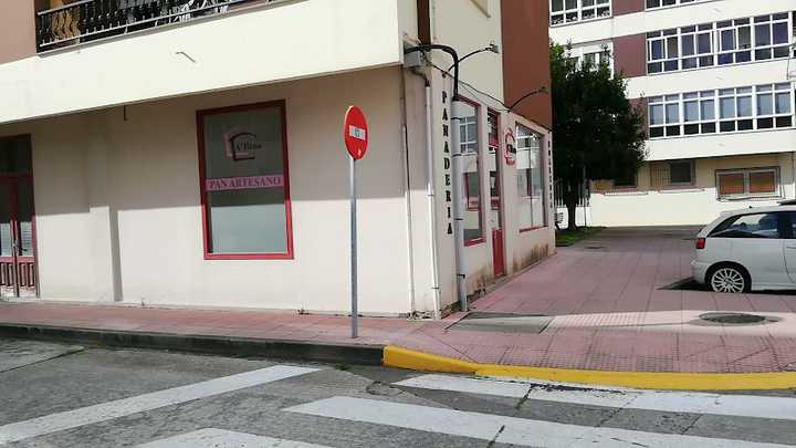 Fotografia tomada fuera de A'Broa - Panadería en Fene, A Coruña