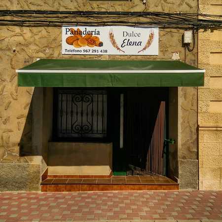 Fotografia tomada fuera de Panadería Dulce Elena. - Panadería en Alcadozo, Albacete