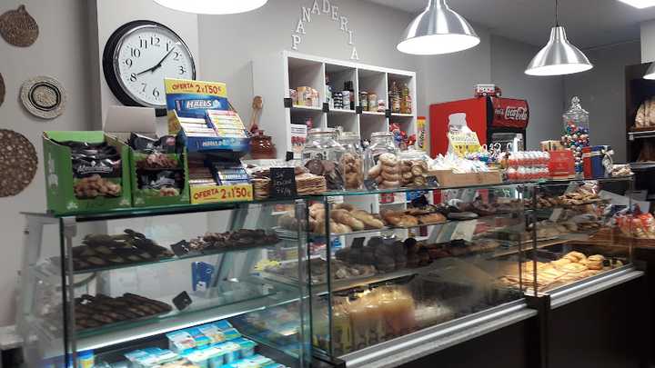 Fotografia tomada fuera de Panadería El Calderu - Panadería en Oviedo, Asturias