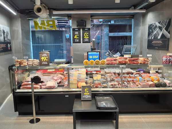 Fotografia tomada fuera de BM Shop - Supermercado en Bermeo, Bizkaia