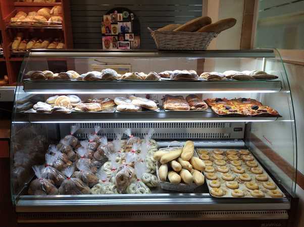 Fotografia tomada fuera de Panadería El Forn de Kiko - Panadería en Relleu, Alicante