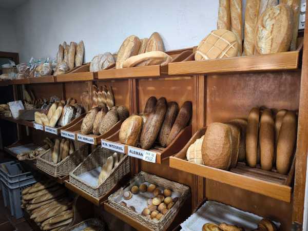 Fotografia tomada fuera de Panadería EL HORNO DEL MARQUÉS - Panadería en Las Navas del Marqués, Ávila
