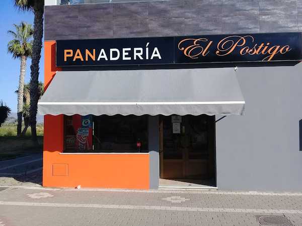 Fotografia tomada fuera de Panadería El Postigo - Panadería en Salobreña, Granada