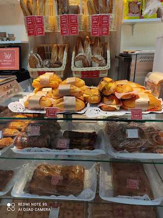 Fotografia tomada fuera de Panadería El Trigal - Panadería en León, León