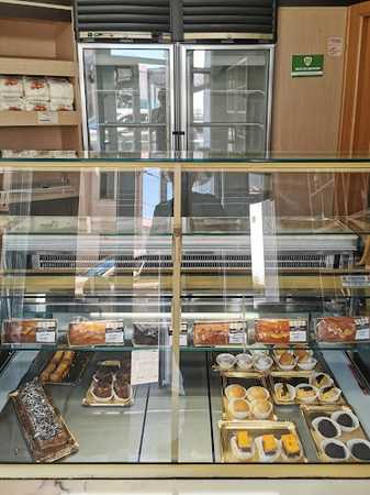 Fotografia tomada fuera de Panadería Estación - Panadería en Teixeiro, A Coruña