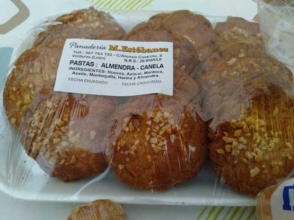 Fotografia tomada fuera de Panadería Estébanez - Panadería en Valderas, León