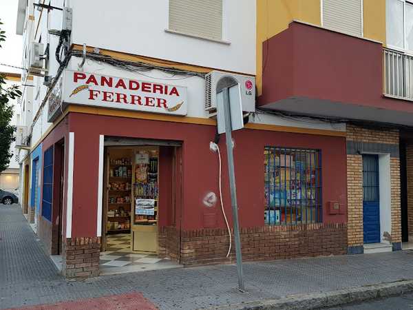 Fotografia tomada fuera de Panaderia Ferrer - Panadería en Ayamonte, Huelva