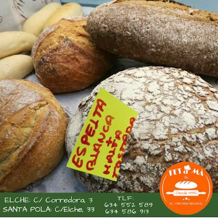 Fotografia tomada fuera de Panadería Fet A Mà - Forn de pa en Santa Pola, Alicante