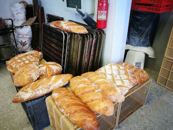 Fotografia tomada fuera de Panadería Flores y Jiménez - Panadería en Ávila, Ávila