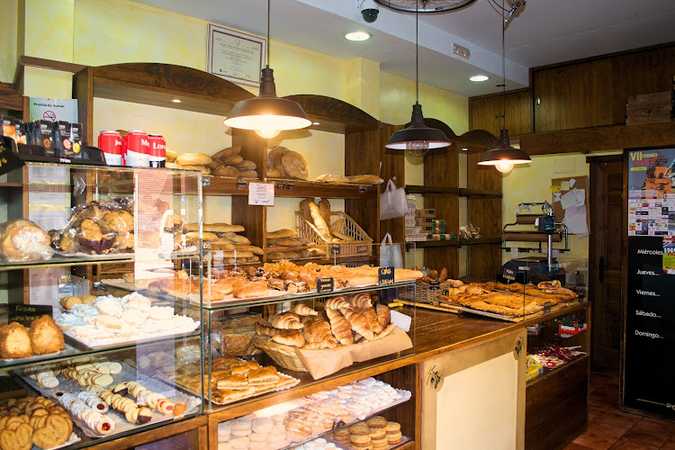 Fotografia tomada fuera de Panadería Flores y Jiménez - Panadería en Medina del Campo, Valladolid