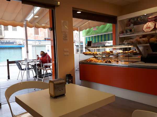 Fotografia tomada fuera de Panadería Fornaris - Panadería en Son Castelló, Baleares