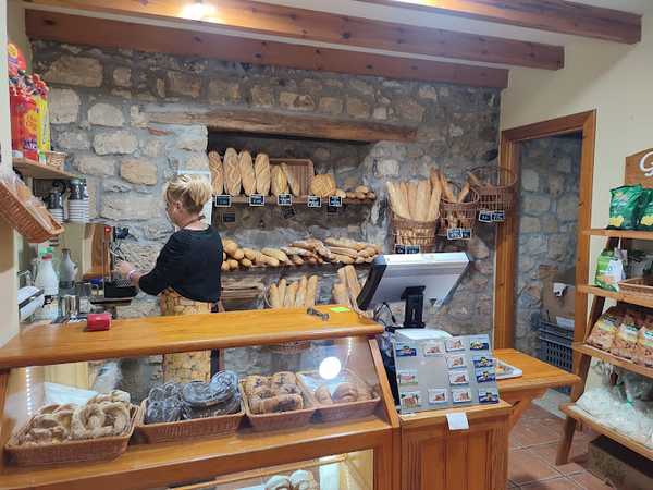 Fotografia tomada fuera de Panadería Galizano - Panadería en Galizano, Cantabria