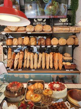 Fotografia tomada fuera de Panadería Gallofa&Co - Panadería en Noja, Cantabria