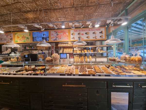 Fotografia tomada fuera de Panadería Gallofa&Co - Panadería en Santa Cruz de Bezana, Cantabria