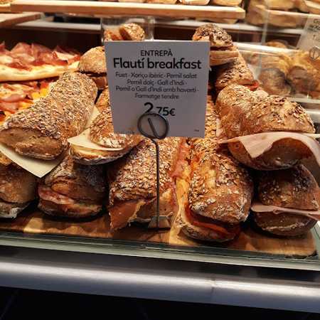 Fotografia tomada fuera de Boldú Francesc Macià - Panadería en Barcelona, Barcelona