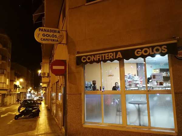 Fotografia tomada fuera de Panadería Golos - Panadería en Santa Pola, Alicante