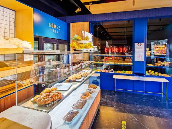 Fotografia tomada fuera de Panadería Gómez Teixeiro - Panadería en Teixeiro, A Coruña