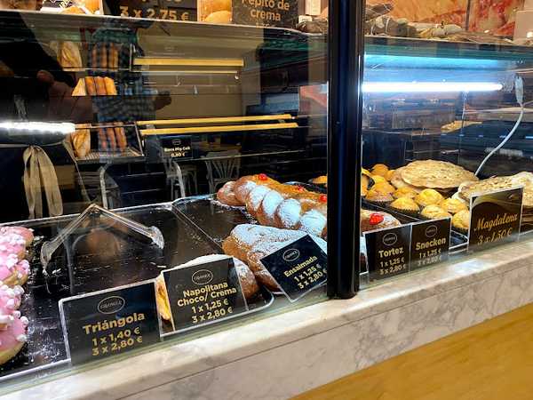 Fotografia tomada fuera de Panadería Granier - Panadería en Talavera de la Reina, Toledo
