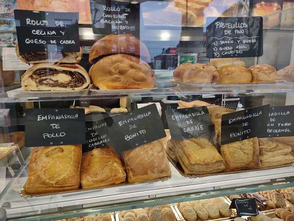 Fotografia tomada fuera de Panaderia Guindas - Panadería en Oviedo, Asturias
