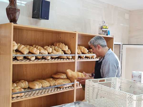 Fotografia tomada fuera de Bollería Panadería Sánchez - La Tahona - Panadería en Conquista de la Sierra, Cáceres