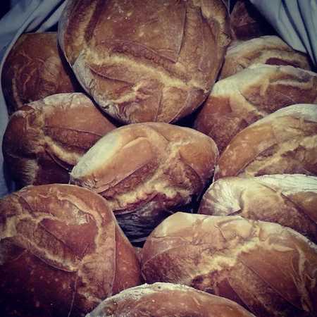 Fotografia tomada fuera de Panadería Hermanos Coomonte - Panadería en Corrales del Vino, Zamora
