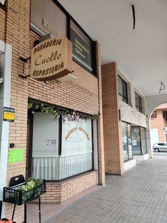Fotografia tomada fuera de Panadería Hermanos Cuello Avellanas S.Cv. - Panadería en Huesca, Huesca