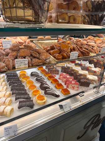 Fotografia tomada fuera de Bolleria Pasteleria Olivero - Pastelería en Sant Joan d'Alacant, Alicante