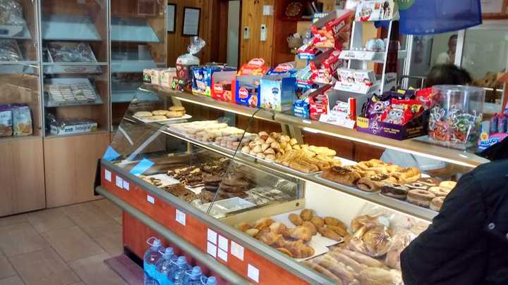 Fotografia tomada fuera de Panadería Hermanos Martín - Panadería en Talavera de la Reina, Toledo