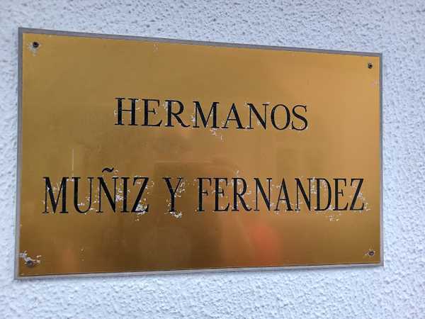 Fotografia tomada fuera de Panadería Hermanos Muñiz - Panadería en Candás, Asturias