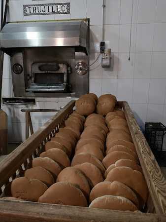 Fotografia tomada fuera de Panadería Hermanos Trujillo - Panadería en Calzada de Calatrava, Ciudad Real