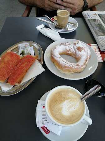 Fotografia tomada fuera de Bollería y Panadería Maruja S.L. - Cafetería en Alaior, Baleares