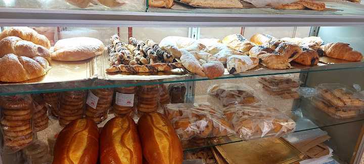 Fotografia tomada fuera de Panadería Horno de leña El Raval, 54 - Forn de pa en Jijona, Alicante