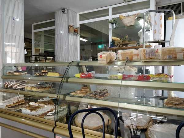 Fotografia tomada fuera de Panadería Horno La Molina - Panadería en Córdoba, Córdoba