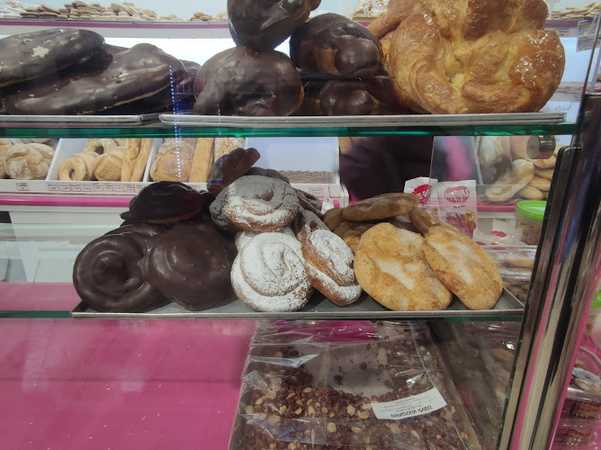 Fotografia tomada fuera de Panaderia Isabel - Panadería en Albacete, Albacete