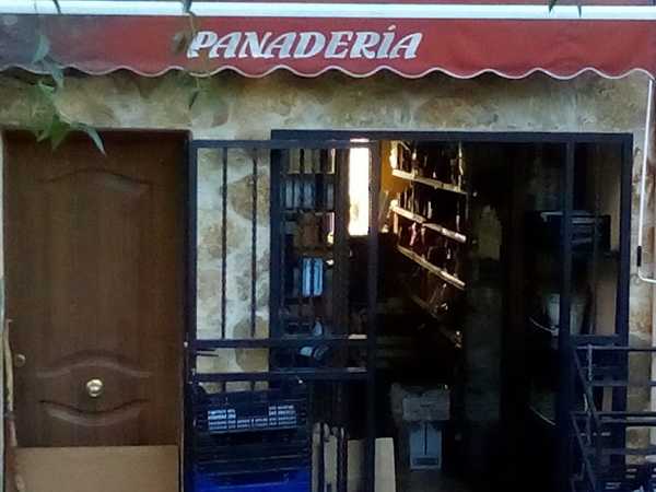 Fotografia tomada fuera de Panadería Isabel - Panadería en Lanzahíta, Ávila
