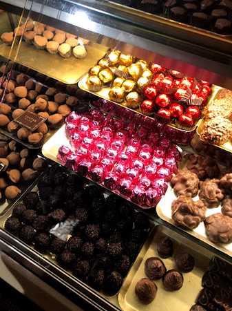 Fotografia tomada fuera de Bombonería Santa - Tienda de productos de chocolate en Madrid, Madrid