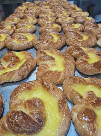 Fotografia tomada fuera de Bombones Maria Santoveña - Pastelería en Fonciello, Asturias
