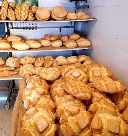 Fotografia tomada fuera de panadería Juan Cano e hijos - Panadería en Lucena, Córdoba