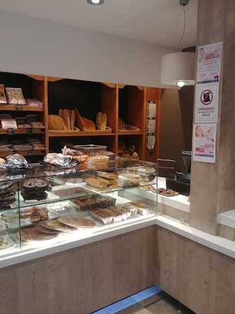 Fotografia tomada fuera de Panadería Juan Sanz - Panadería en Santo Tomé del Puerto, Segovia