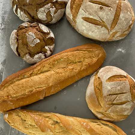 Fotografia tomada fuera de Panadería justel - Panadería en Castrocontrigo, León