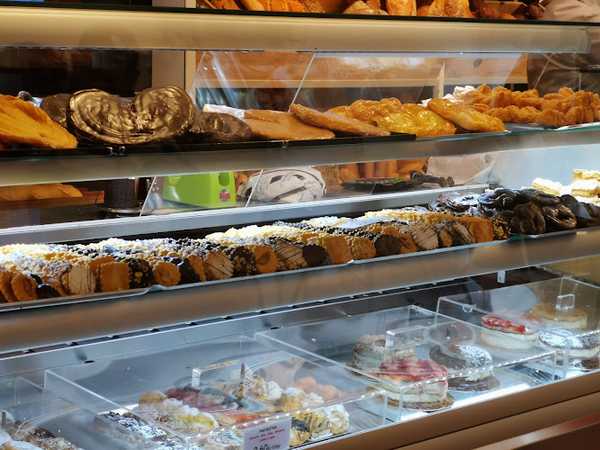 Fotografia tomada fuera de Panadería La Antigua - Panadería en Santander, Cantabria
