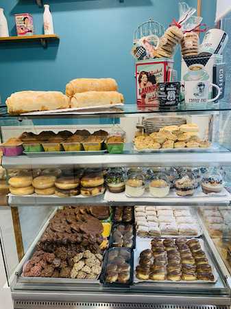 Fotografia tomada fuera de Panaderia la Artesana - Panadería en Moreda, Asturias