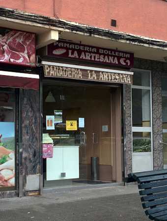 Fotografia tomada fuera de Panadería la Artesana - Panadería en Santander, Cantabria